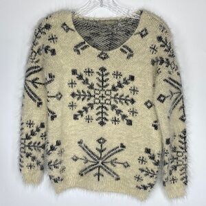 Finn & Clover Fuzzy Snowflake Sweater Size Medium